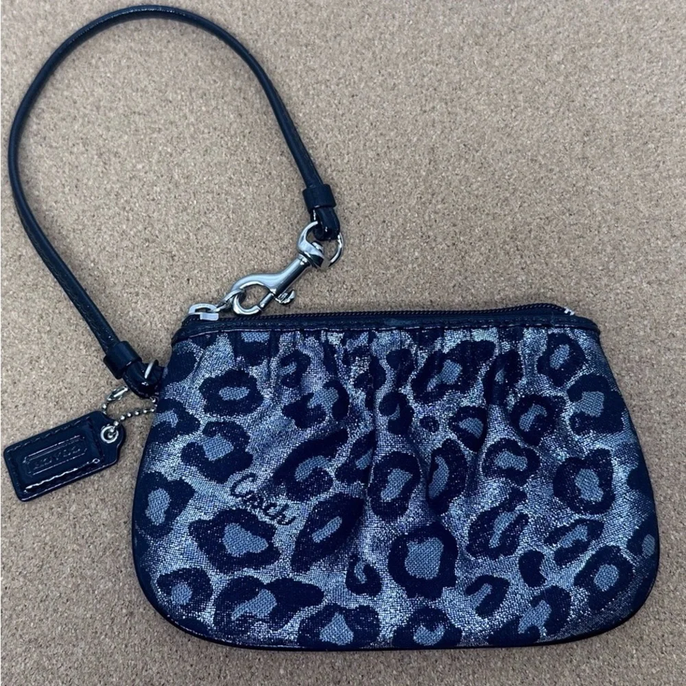 Coach Metallic Silver Black Leopard Print Jacquard Wristlet Pouch Purple Lining‎